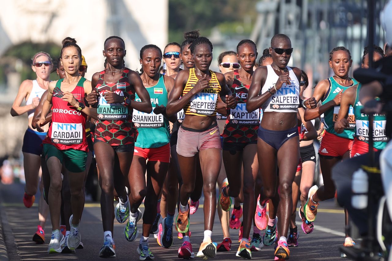 Rebecca Cheptegei from Uganda (in the middle)