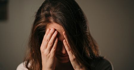 Ból głowy na Wszystkich Świętych? Chemiczka wyjaśnia przyczynę