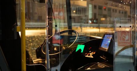 Szokujące sceny w autobusie. Agresywny pasażer zaatakował kierowcę