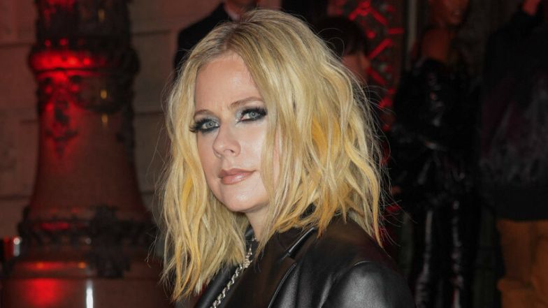 Avril Lavigne na pokazie w Paryżu. Wcześniej znów była widziana ze znanym raperem