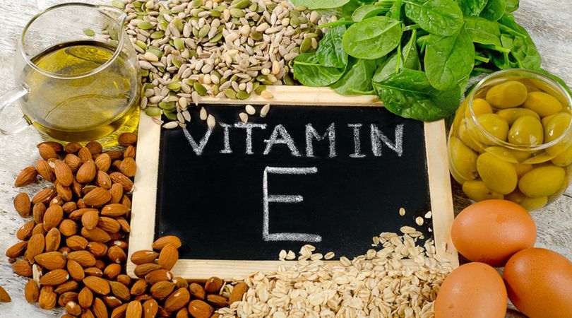 Jajka, oliwki, pestki dyni oraz olej roślinny, to produkty zasobne w witaminę E