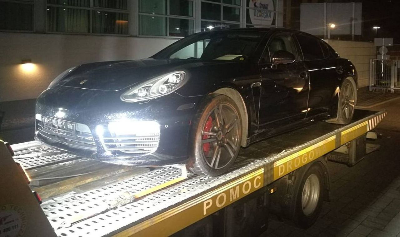 Skradziono porsche. Auto znaleziono na parkingu podziemnym