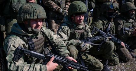Z wadami serca i słuchu też można iść na front. Nowe rozporządzenie Szojgu