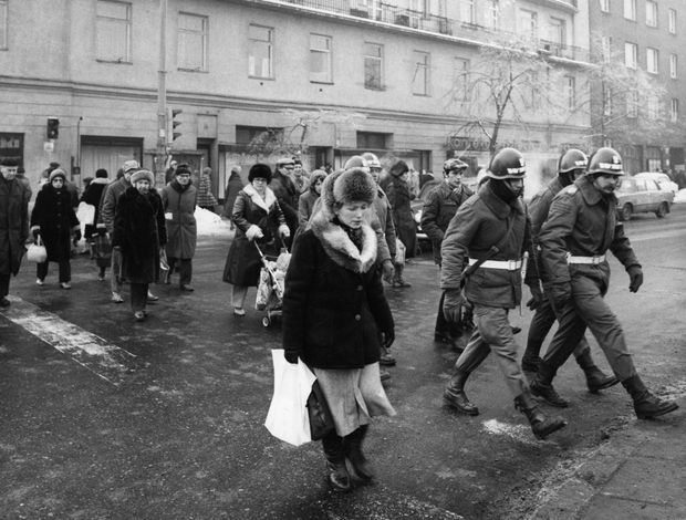 Ciemna strona PRL. Czy rozpoznasz najgłośniejsze afery i skandale tamtych lat?