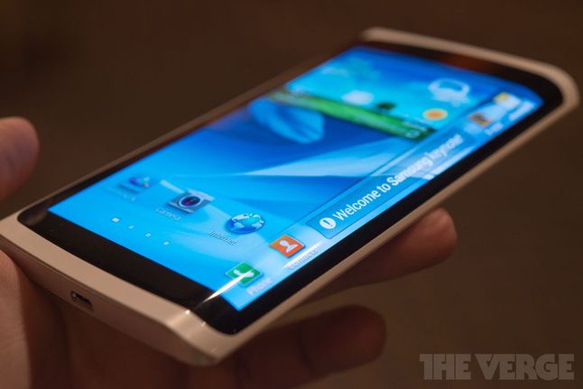 Prototypowy smartfon Samsunga z zakrzywionym ekranem