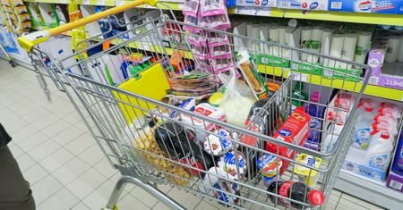 Koszyk Dudy. Ile kosztują dziś identyczne zakupy? Kwota rob wrażenie