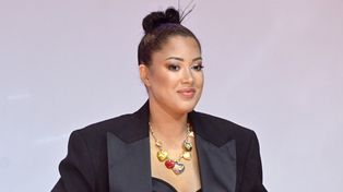 Na te spodnie postawiła Patricia Kazadi podczas See Bloggers 2025, sprawdzą się też u dojrzałych pań. Odmładzają i ukrywają mankamenty