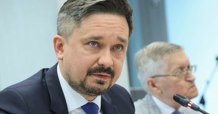 "Niedopuszczalne". RPO dostał pytanie o wypłatę pieniędzy dla PiS
