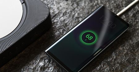 Tego jeszcze nie było - Meizu Zero to smartfon bez fizycznych przycisków i złączy