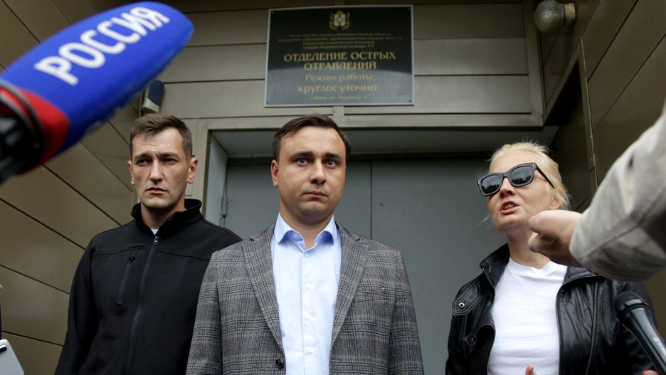 OMSK, RUSSIA - AUGUST 21, 2020: Navalny's brother Oleg, FBK (Anti-Corruption Foundation) Head Ivan Zhdanov and Navalny's wife Yuliya (L-R) talk to journalists outside Omsk Ambulance Hospital No 1 where Russian opposition Alexei Navalny activist is staying. Navalny felt bad during his flight from Tomsk to Moscow and was hospitalised in a suspected poisoning after his flight's emergency landing. Yevgeny Sofiychuk/TASS (Photo by Yevgeny Sofiychuk\TASS via Getty Images)