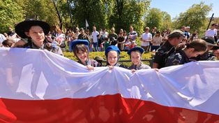 Toruń: Dzień Flagi. Uroczystości na skwerze