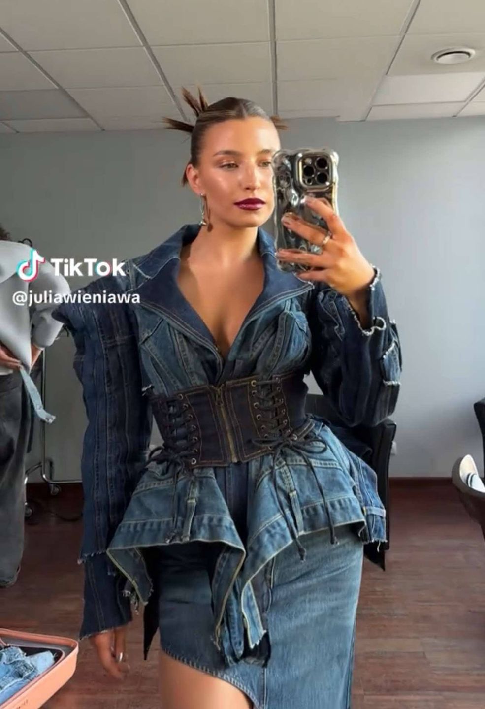 Julia Wieniawa zachwyca w jeansie podczas półfinału "Mam Talent"