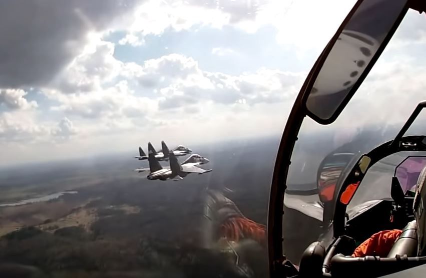 Ćwiczenia rosyjskich pilotów. Zrzucali bomby niedaleko Polski [WIDEO]