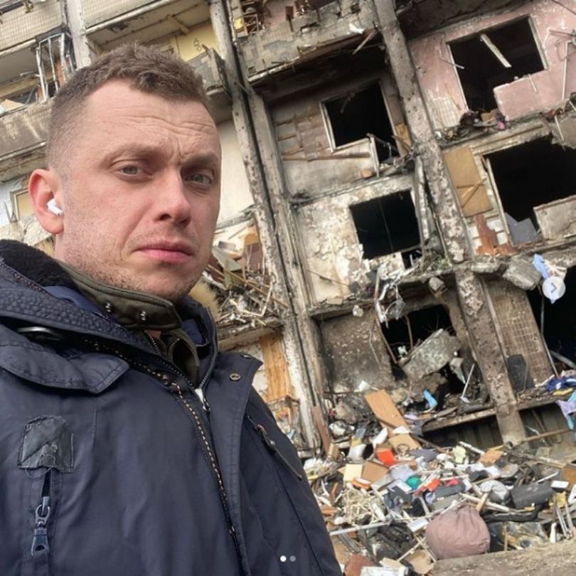 Dziennikarz TVN i jego ekipa relacjonują wojnę w Ukrainie z Kijowa