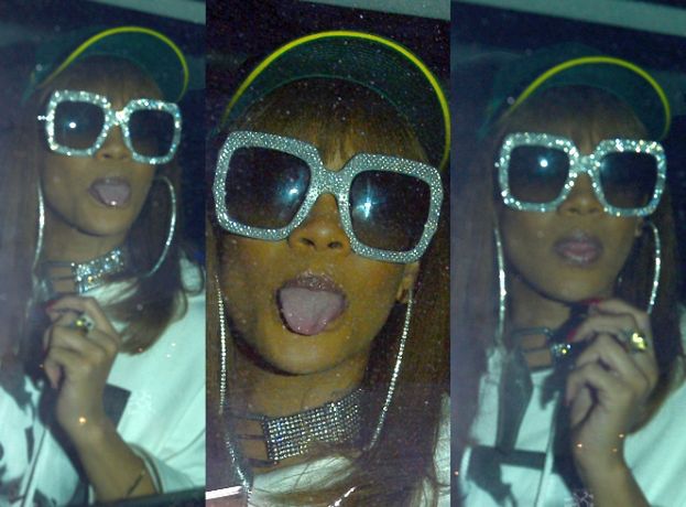 TYLKO U NAS: Rihanna POKAZUJE JĘZYK paparazzi! (ZDJĘCIA)