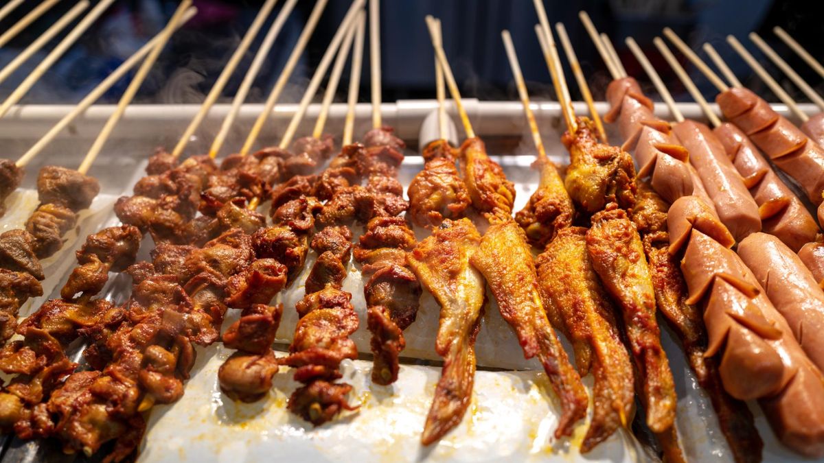 Ukryte niebezpieczeństwa związane z grillowaniem. Ryzyko stanowią nie tylko poparzenia