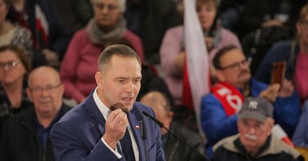 Jak Nawrocki poznał neonazistę? Są tłumaczenia