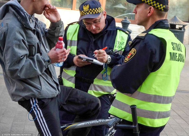 Trudna praca za marną płacę. Ogromna liczba wakatów w straży miejskiej