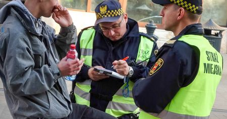 Trudna praca za marną płacę. Ogromna liczba wakatów w straży miejskiej
