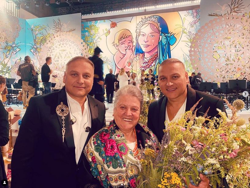 Łukasz i Paweł Golcowie z mamą