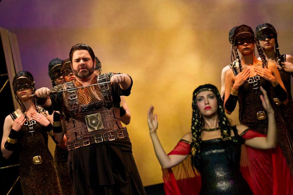 Matheus Pompeu (Radames) i Marta Huptas (Kapłanka) © Karol Fatyga