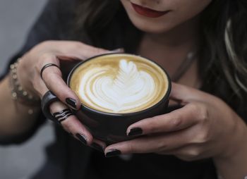 Kardiolodzy przerwali spór o kawę. Wskazali bezpieczny limit