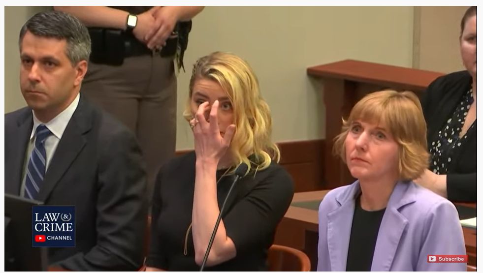 Amber Heard na sali rozpraw