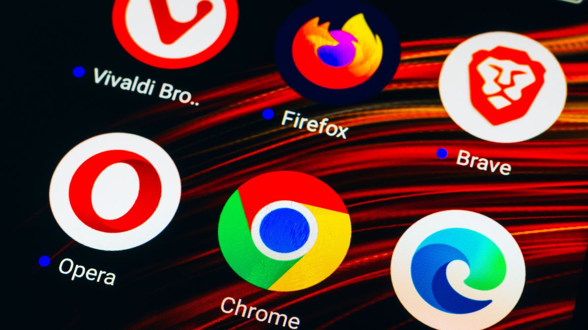 BRAZIL - 2022/03/31: In this photo illustration the Vivaldi, Firefox, Brave, Opera, Google Chrome and Microsoft Edge app icons seen displayed on a smartphone screen. (Photo Illustration by Rafael Henrique/SOPA Images/LightRocket via Getty Images)