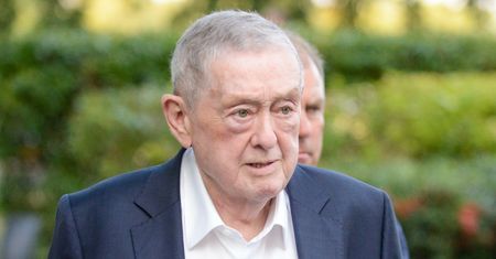Mariusz Walter miał się szczepić na COVID-19. Niczemu nie zaprzecza, nic nie potwierdza