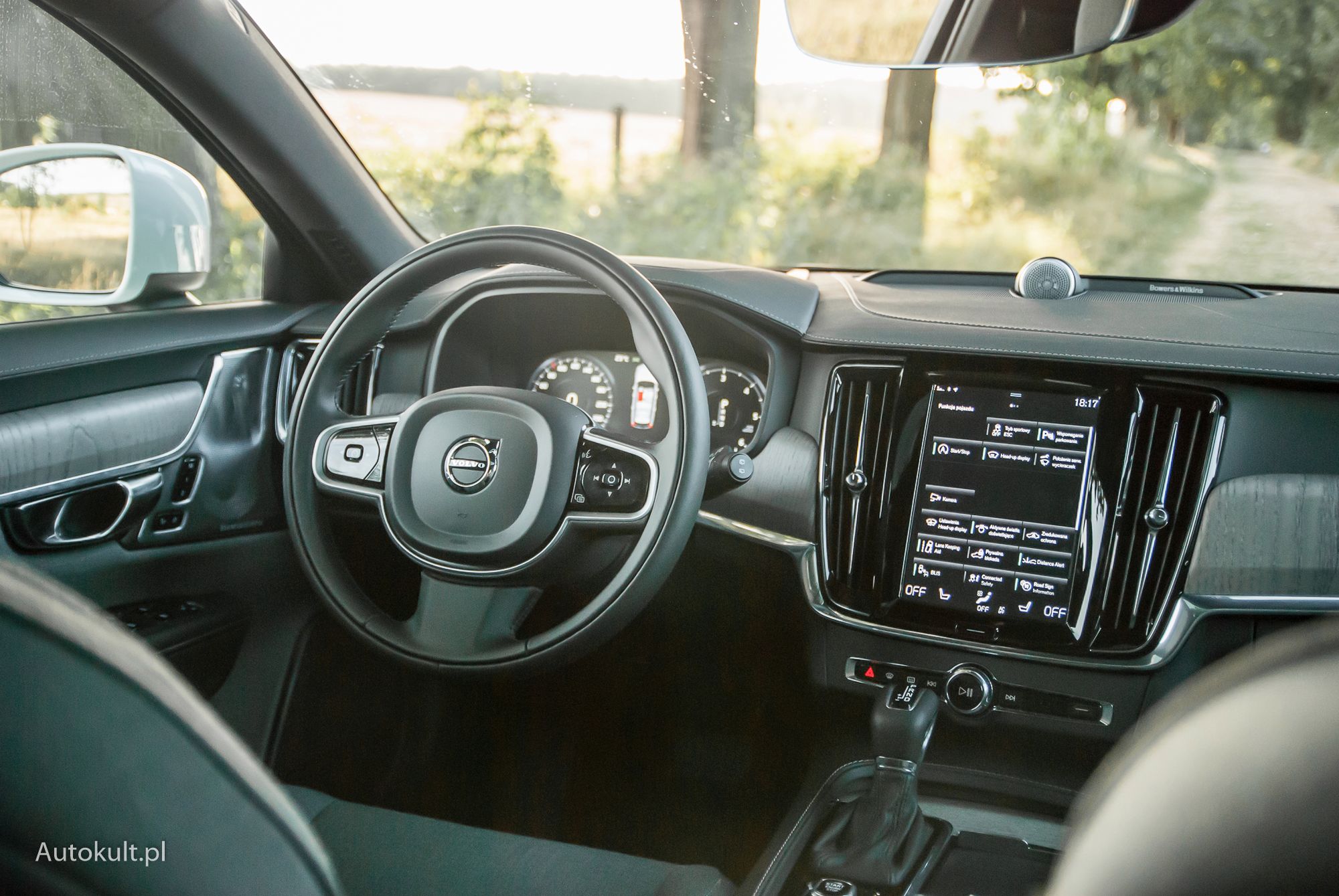 Volvo V90 Cross Country - wnętrze