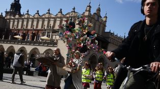 Kraków: Prace mieszkańców. Wielka parada drzewek emausowych