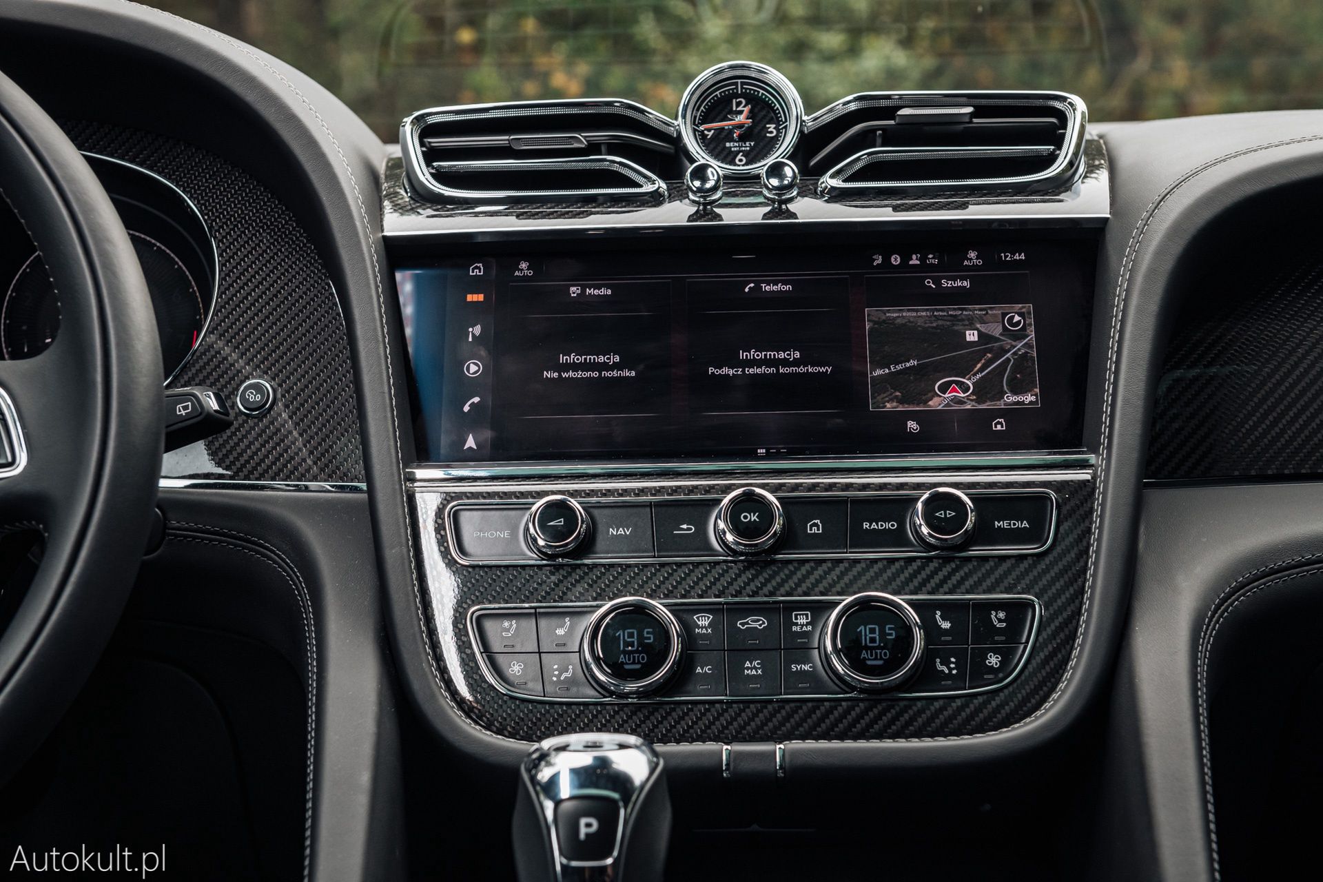 Range Rover (2022) vs Bentley Bentayga S (2022) vs Mercedes-Maybach GLS 600 (2022)