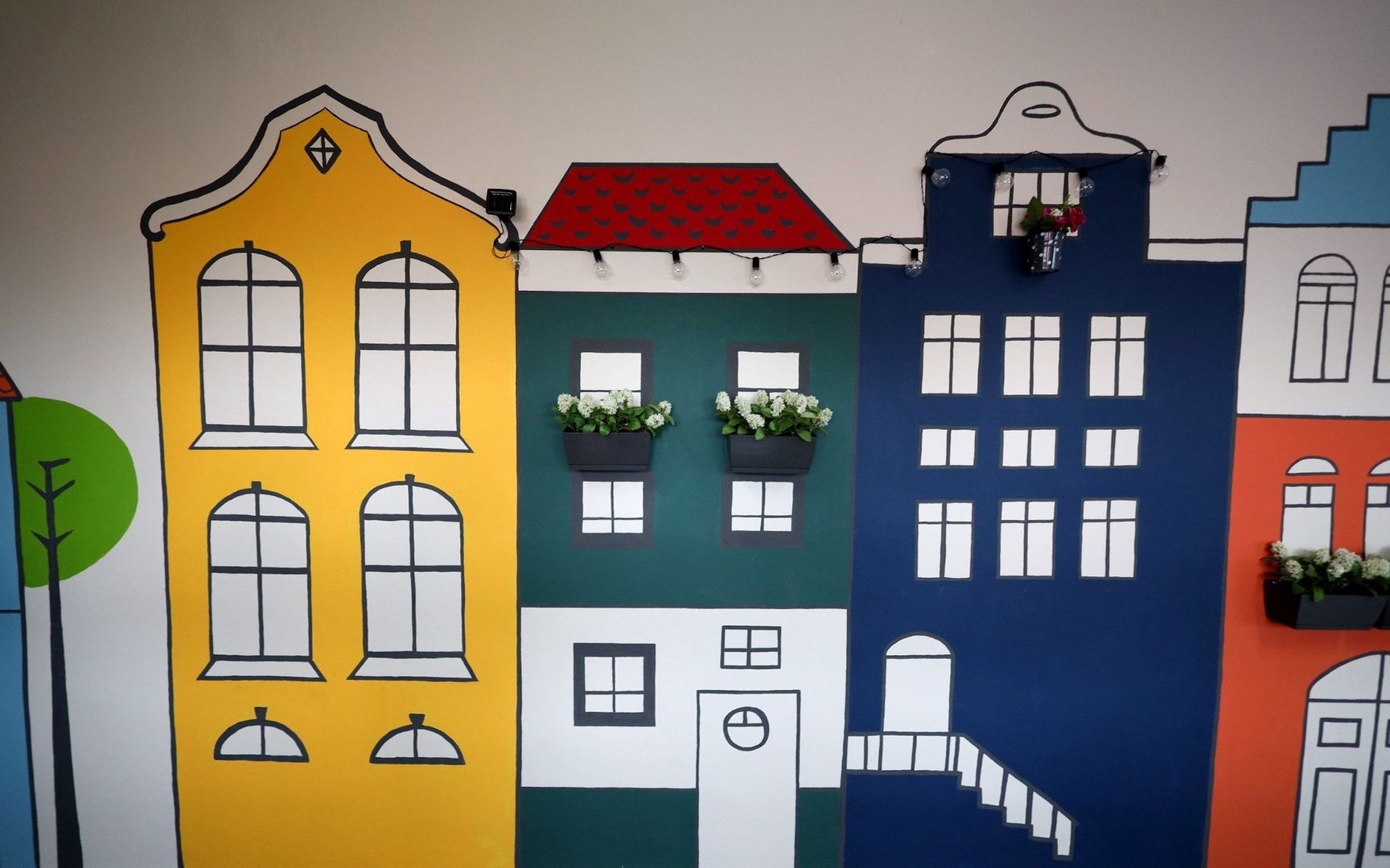 Sztuka, która łączy - mural &#34;Przyjazna Strefa&#34; w VIII LO w Lublinie już gotowy!