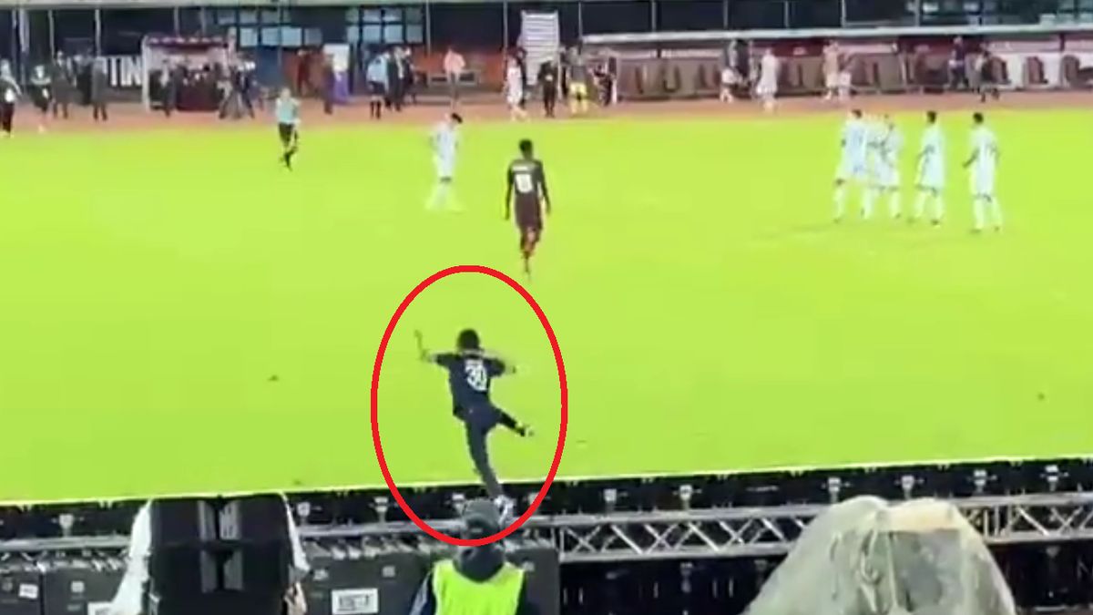 Fan Leo Messiego wbiegł na murawę