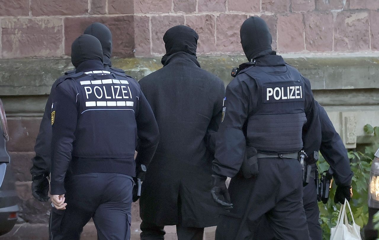 Polityk AfD związany z grupą terrorystyczną. Wielka akcja policji