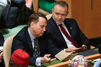 Sikorski reaguje na słowa prezydenta o broni. "Jako jej posiadacz"