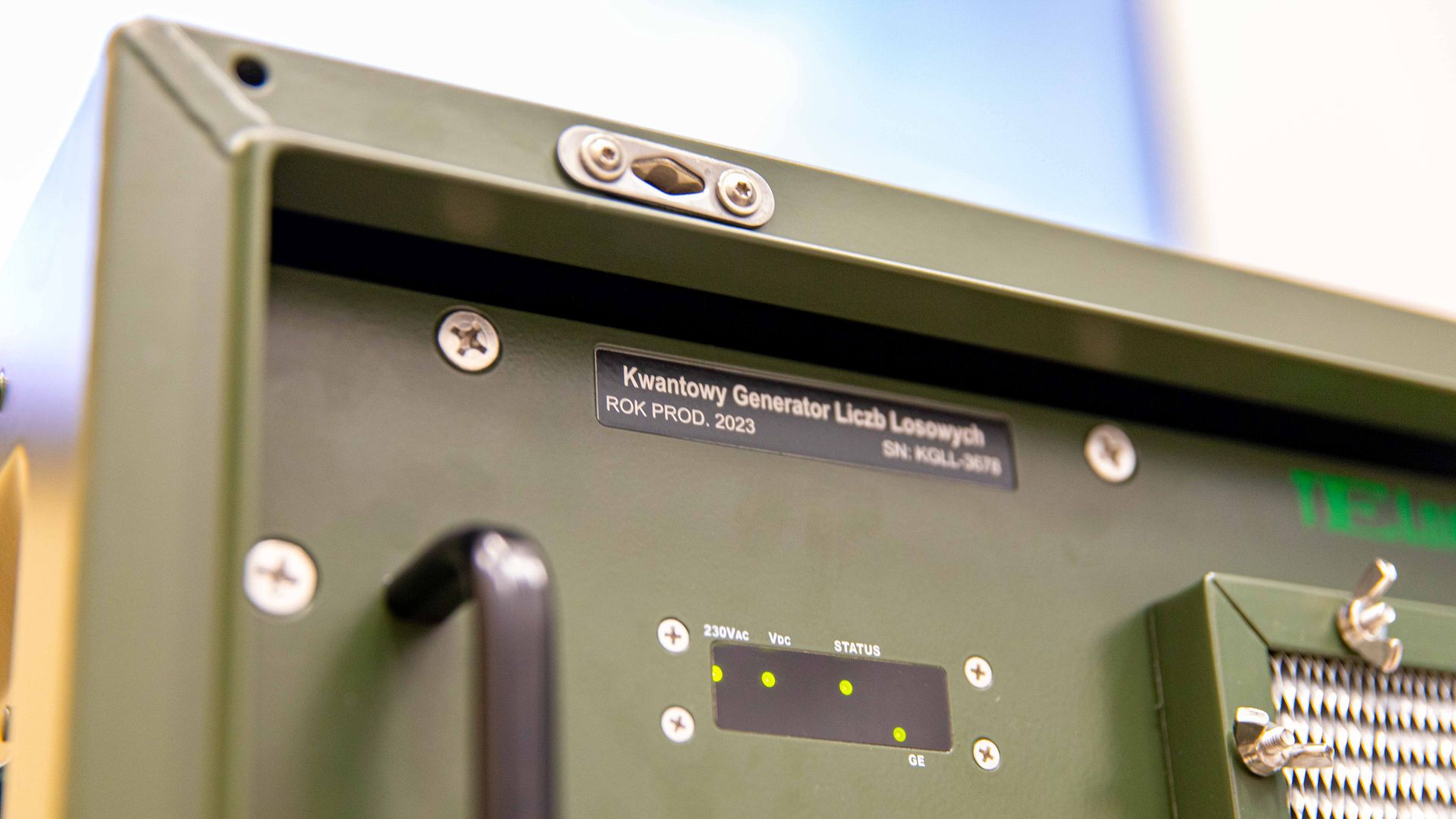 Kwantowy generator liczba losowych to przełomowe urządzenie opracowane przez Polaków