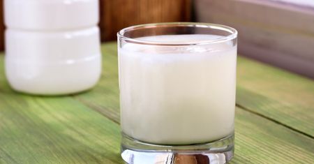 To najgorszy kefir, jaki możesz kupić. W sklepie nawet nie patrz w jego stronę