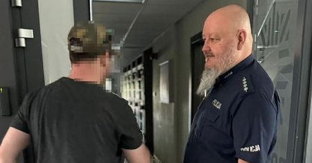 Zrobił ostatnie selfie przed komisariatem. Sam zgłosił się na policję