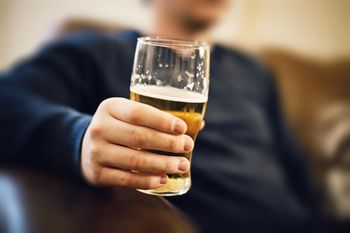 Pilne wycofanie piwa. Możliwość "eksplozji butelki"