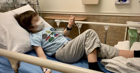 Szpital w Krakowie: "Szukamy chętnych, którzy mogą pobyć z dziećmi"