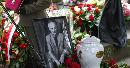 Pogrzeb wybitnego pianisty. Prezydent odznaczył pośmiertnie Janusza Olejniczaka