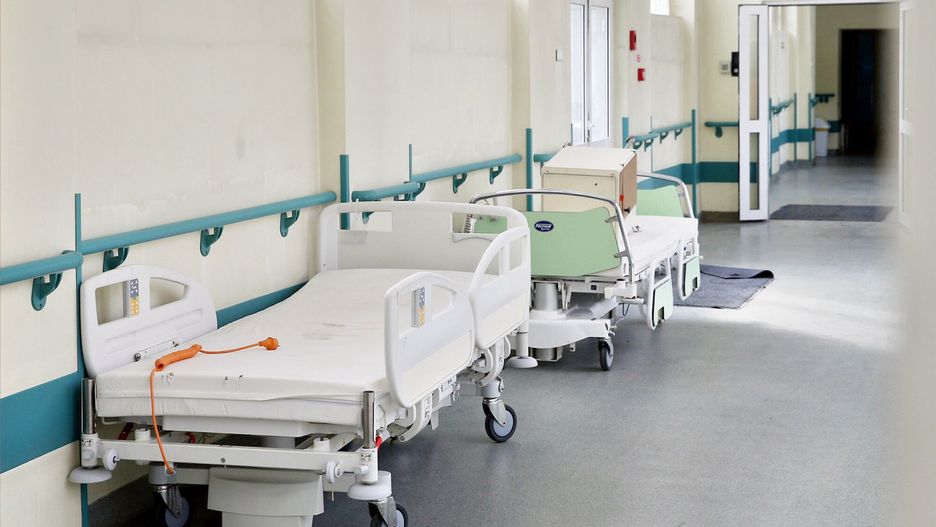 Kobieta zmarła w 22. tygodniu ciąży. Dyrektor szpitala odpowiada na zarzuty