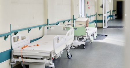 Kobieta zmarła w 22. tygodniu ciąży. Dyrektor szpitala odpowiada na zarzuty