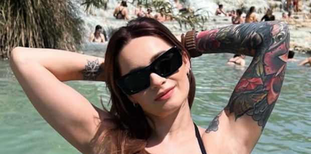 Ewelina Lisowska pręży ciało w bikini. Internauci pieją z zachwytu: "Szacun, taka sylwetka sama nie przychodzi" (FOTO)