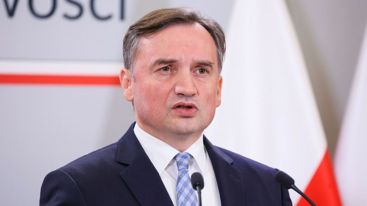 Briefing prasowy ministra Zbigniewa Ziobry
Fot. Wojciech Olkusnik/East News, Warszawa, 20.10.2023. Ministerstwo Sprawiedliwosci. Briefing prasowy ministra sprawiedliwosci, prokuratora generalnego Zbigniewa Ziobry. N/z: Zbigniew Ziobro.
Wojciech Olkusnik