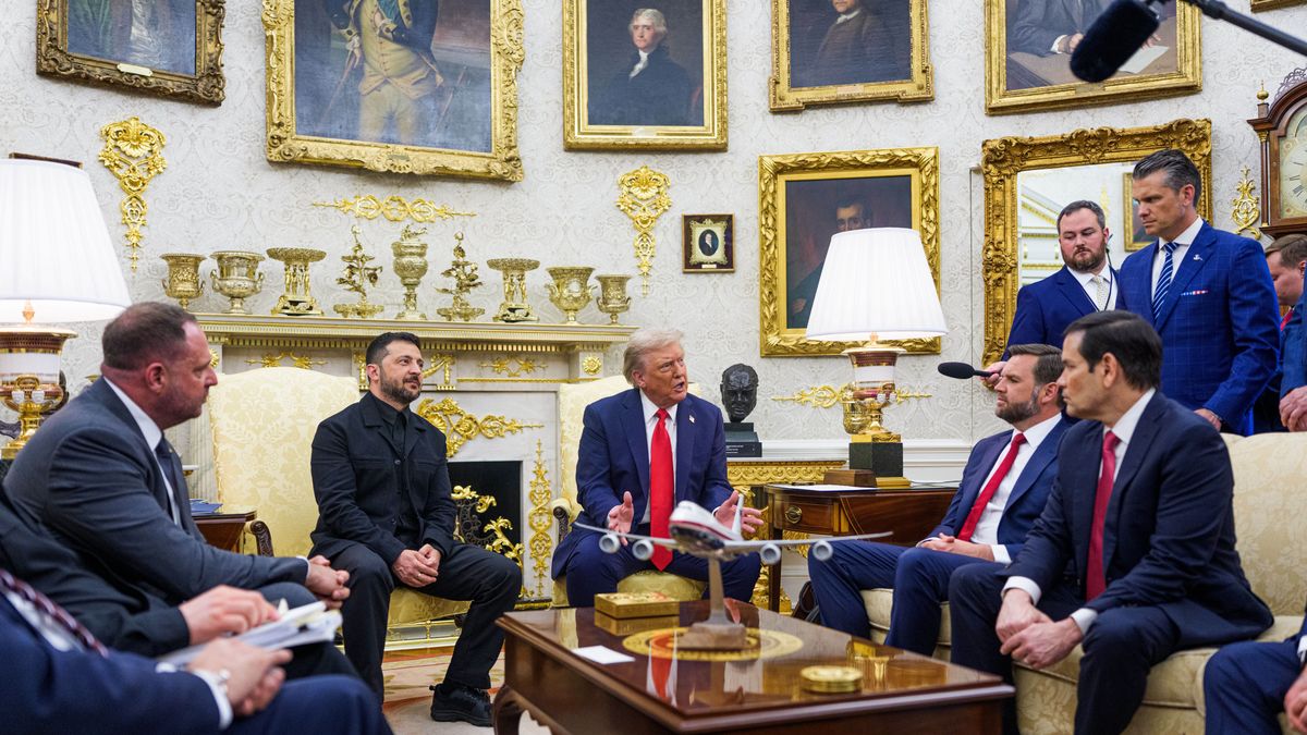 Volodymyr Zelenskiy, Ukraine's president, second left, and US President Donald Trump, center right, during a meeting in the Oval Office of the White House in Washington, DC, US, on Monday, Aug. 18, 2025. US President Donald Trump said he hoped to secure an agreement for a trilateral meeting with Vladimir Putin and Ukrainian President Volodymyr Zelenskiy as he welcomed the Ukrainian leader to the White House for high-stakes talks on bringing an end to Russia's war on Ukraine. Photographer: Aaron Schwartz/CNP/Bloomberg via Getty Images