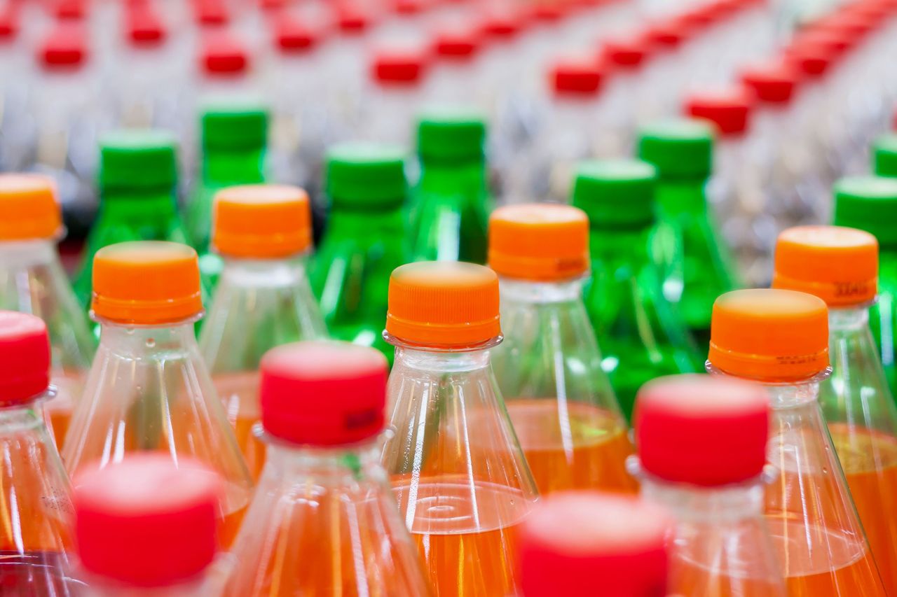 Co bardziej szkodzi: słodzone napoje czy alkohol? Odpowiedź nie jest prosta