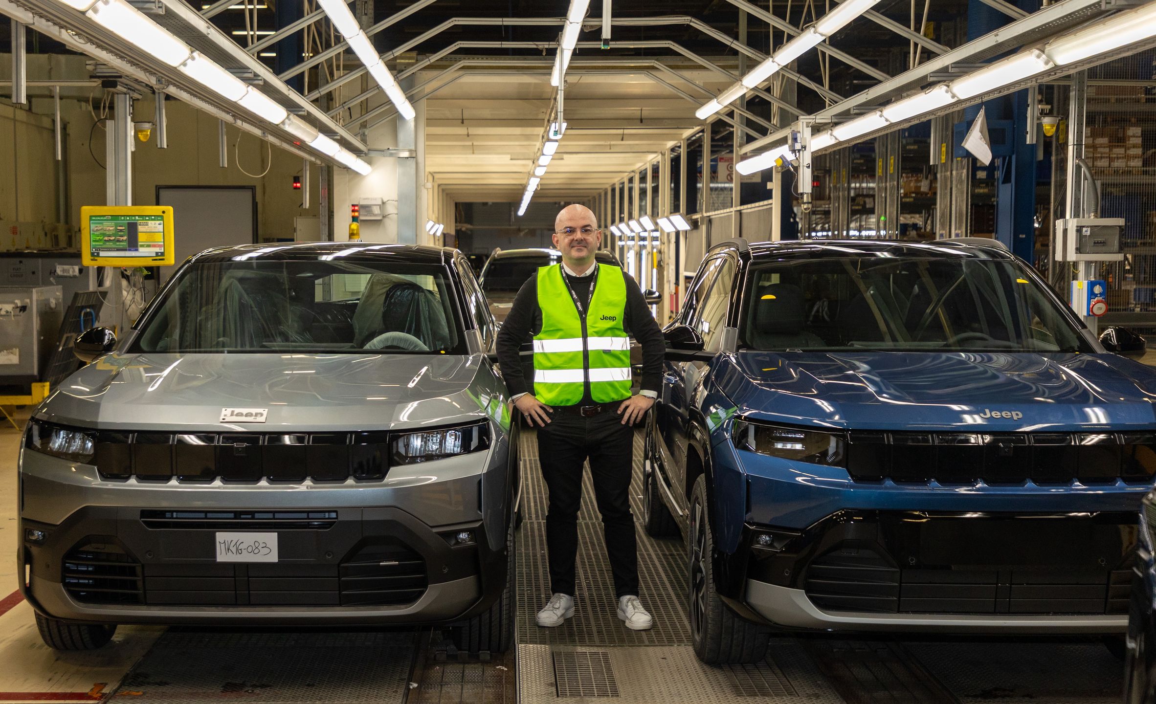 Gotowy Jeep Compass po umyciu i sprawdzeniu w tunelu świetlnym