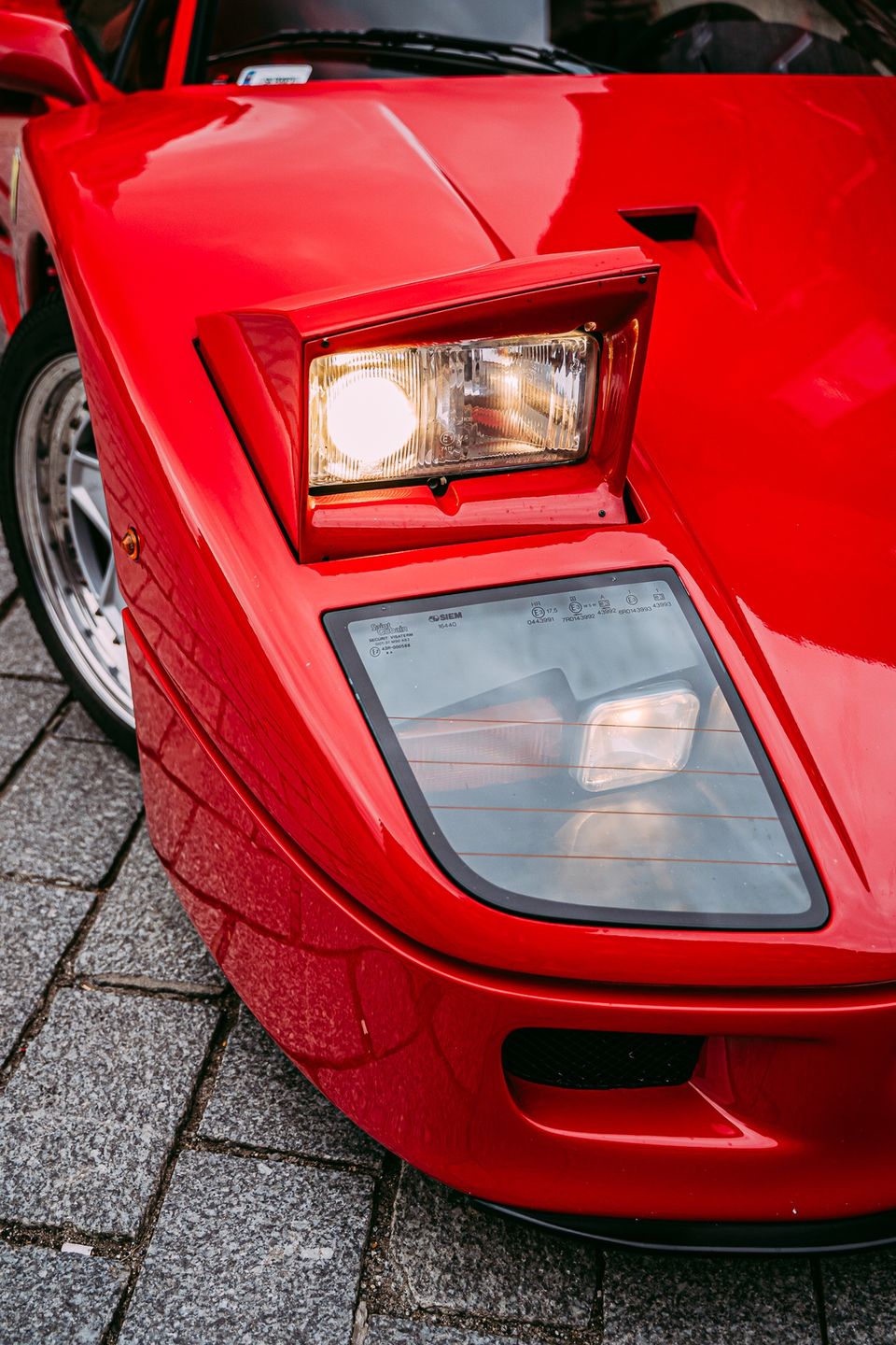 Ferrari F40 w Ferrari Katowice (1990)